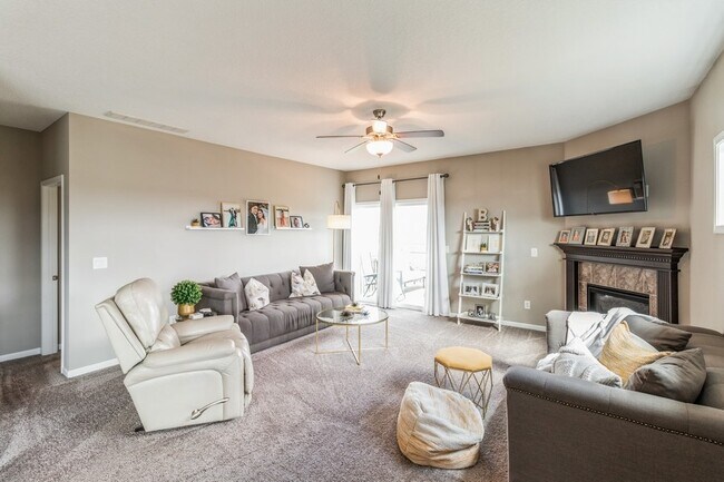 Building Photo - 1588 Foxtail Dr SE