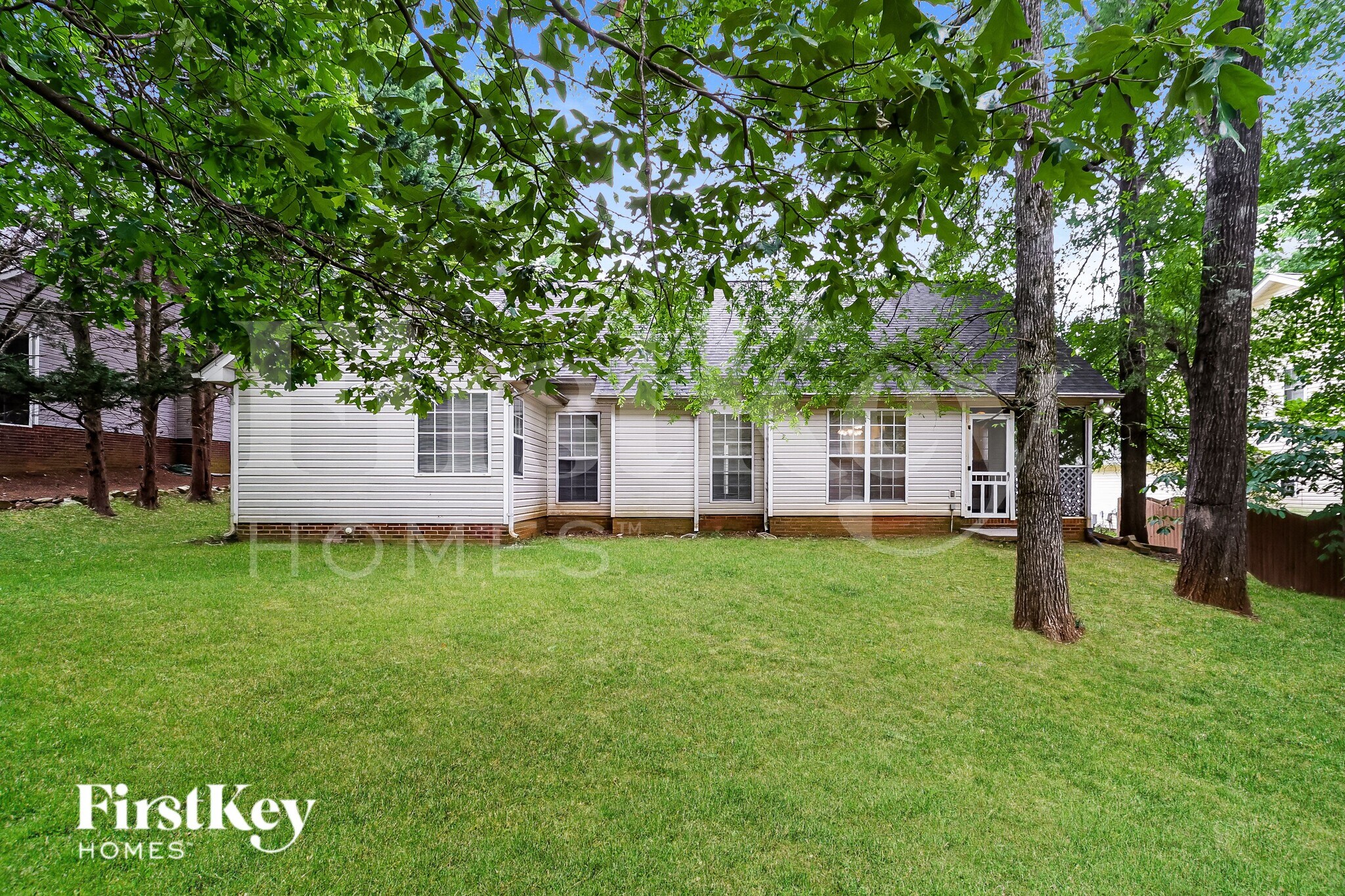 Building Photo - 3235 Leicester Dr