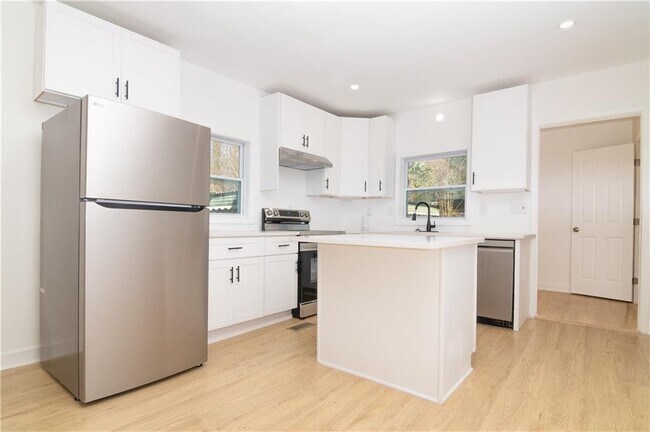 Building Photo - 1138 Moton Ave SW