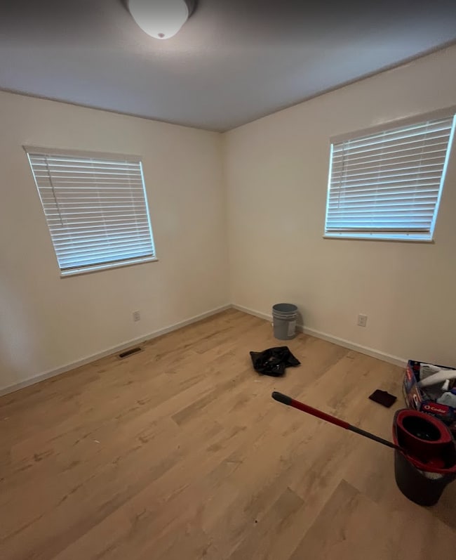 Building Photo - 906 Tomahawk Trail