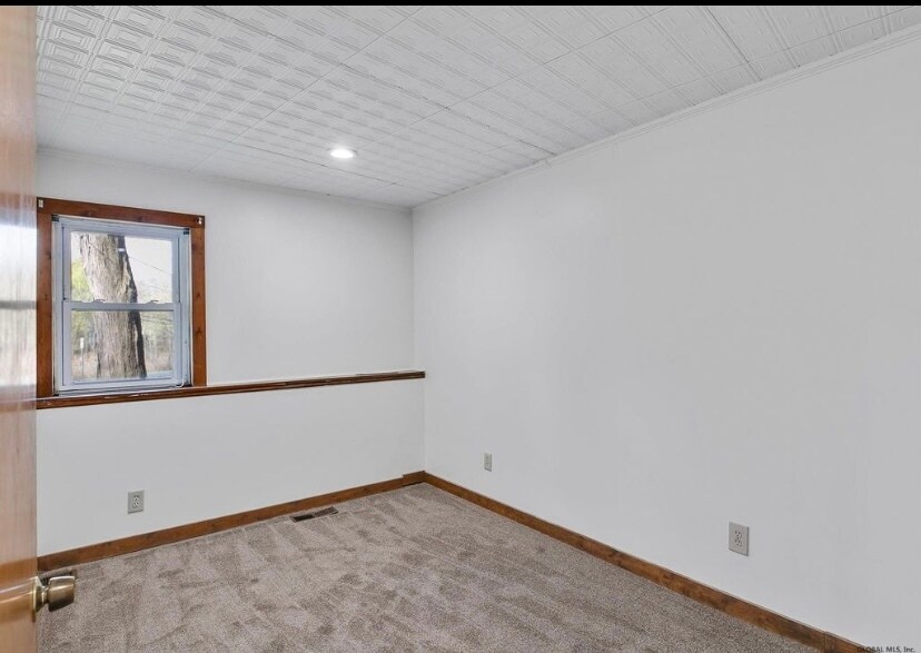 Bedroom - 661 Watervliet Shaker Rd