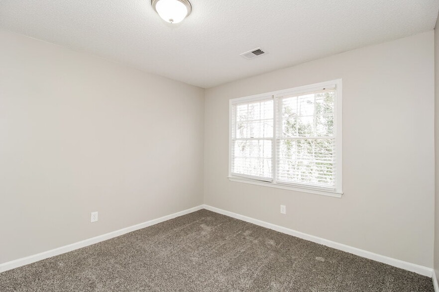 Building Photo - 5196 Olde Mill Dr NE