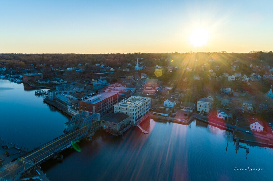 Building Photo - 36 Pequotsepos Rd