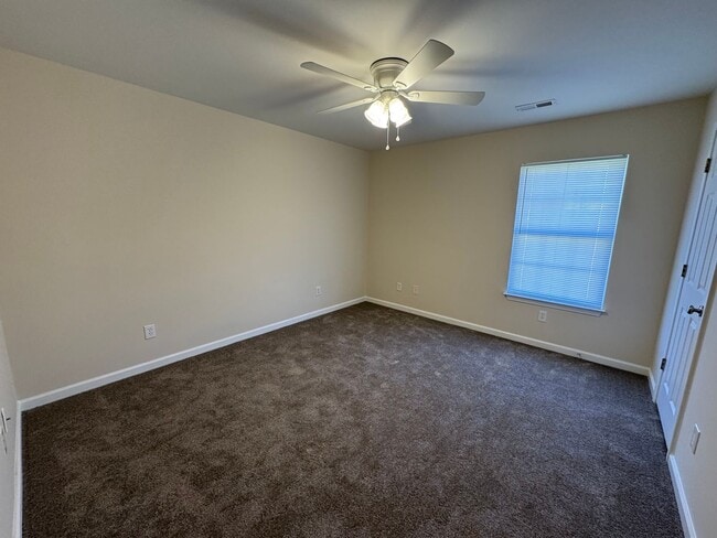 Building Photo - 110-112 Lyons Dr NW