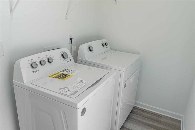 Building Photo - 3378 Skyland Dr