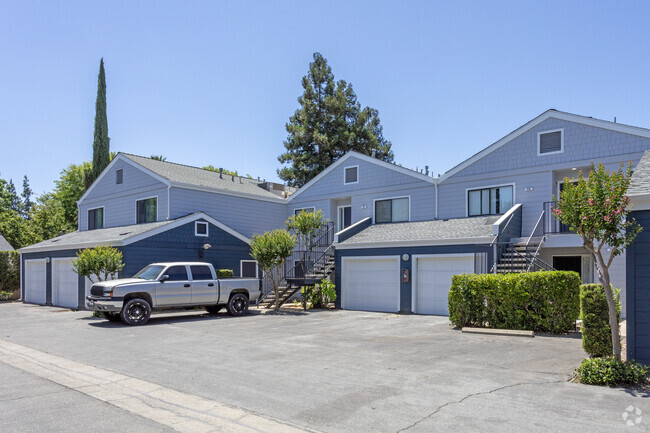 Building - Lakeside Condominiums