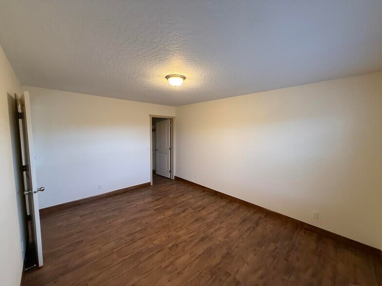 Building Photo - 3420 W Pescador Dr