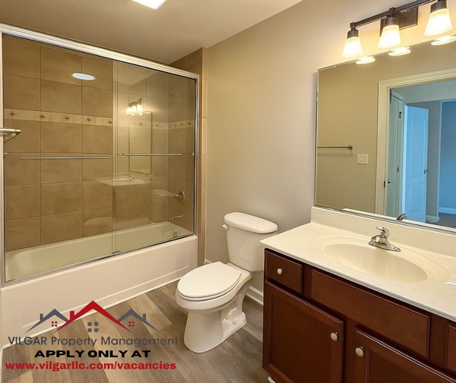 Building Photo - Spacious and beautifully updated, this 2-b...