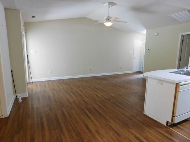 Building Photo - 207 Tobiano Dr