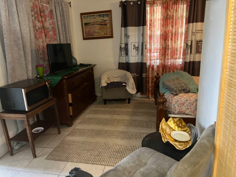 Building Photo - 1918 Sheridan St