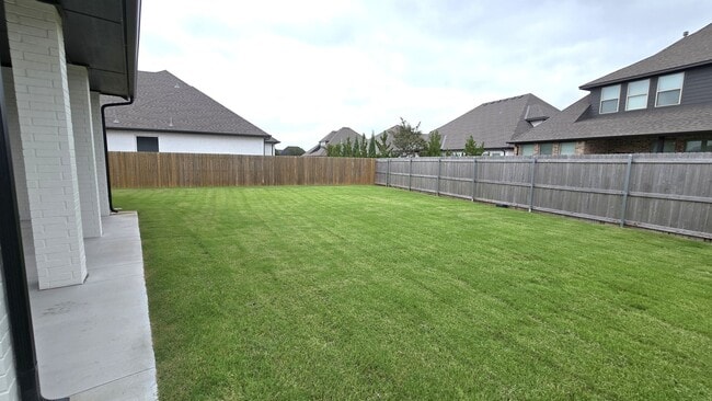 Building Photo - Stunning 4 Bedroom in Edmond