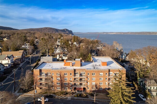 Primary Photo - 38 4th Ave