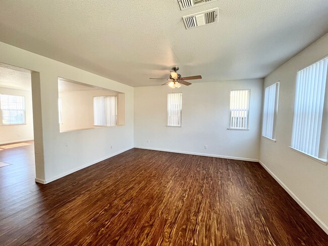 Building Photo - Merced: $2200 3 bed 2.5 bath two story hom...