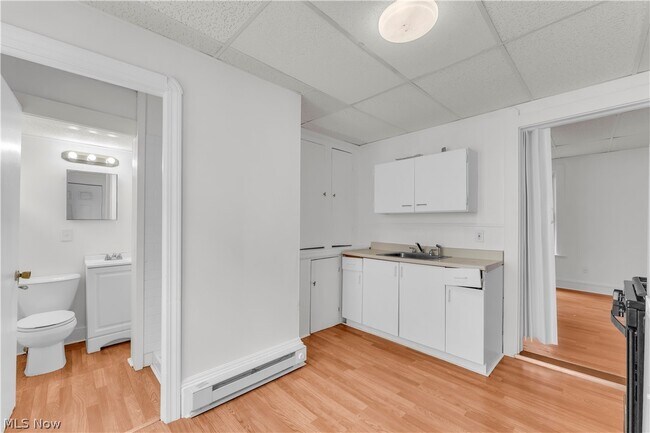 Building Photo - 2113 Halstead Ave