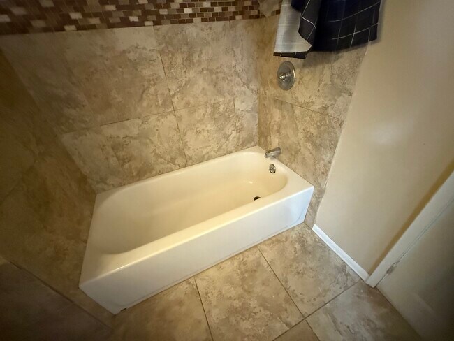 Building Photo - 5430 Mary Lane Dr