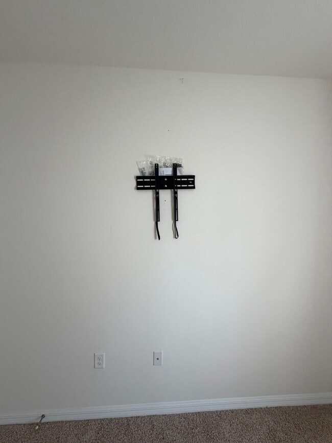 Building Photo - 801 Baylor Dr