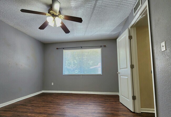 Building Photo - 507 NW 39th Rd