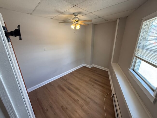 Building Photo - 400 N Springfield Rd