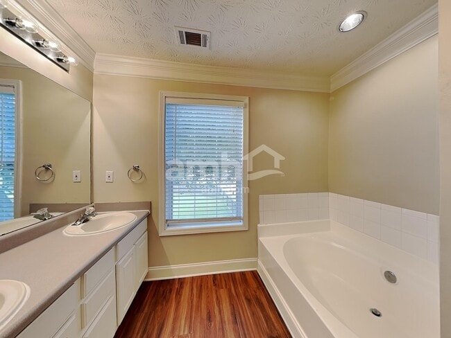 Building Photo - 2820 Wadley Ln