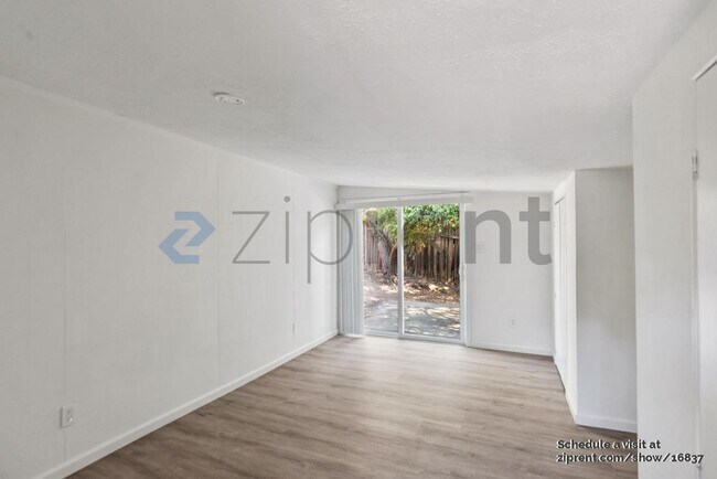 Building Photo - 1967 Solano Way