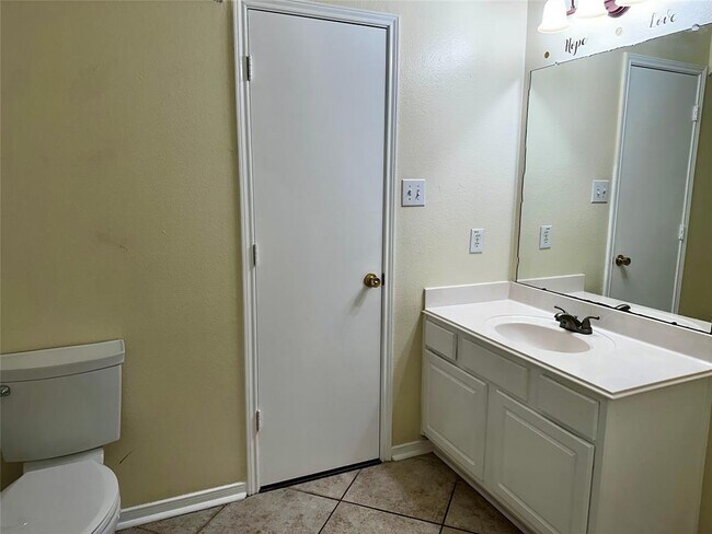 Building Photo - 15410 Apple Bloom Way