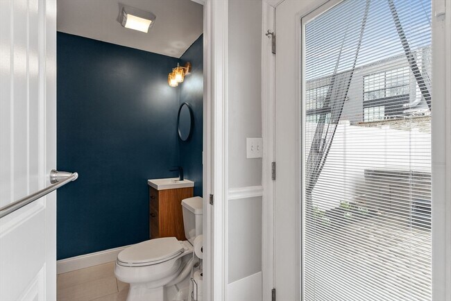 Building Photo - 51 Robey St