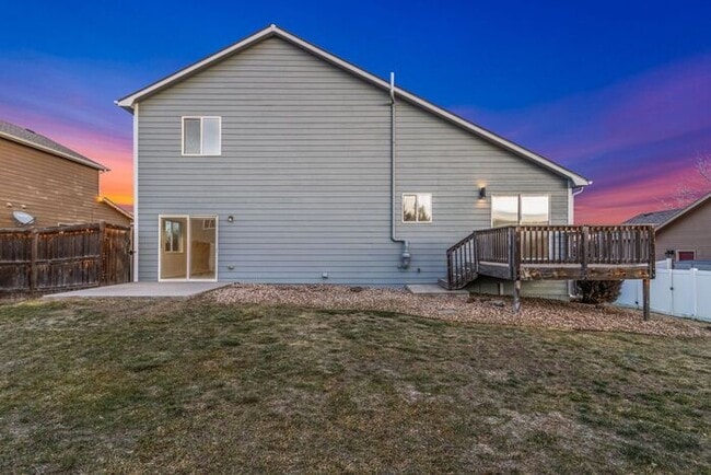 Building Photo - Beautifully Updated 2 Bed, 1.5 Bath House