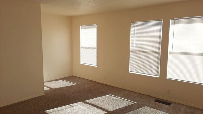 Building Photo - 4 Bedroom, 2.5 Bathroom! Lovely Home Coming Soon!