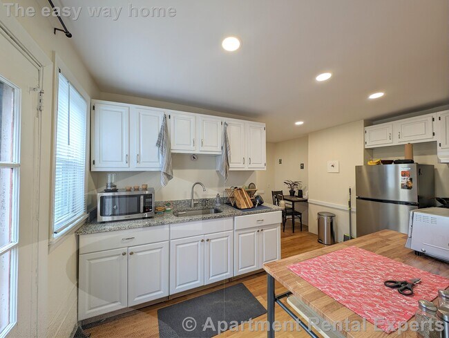 Building Photo - 19 Cameron Ave