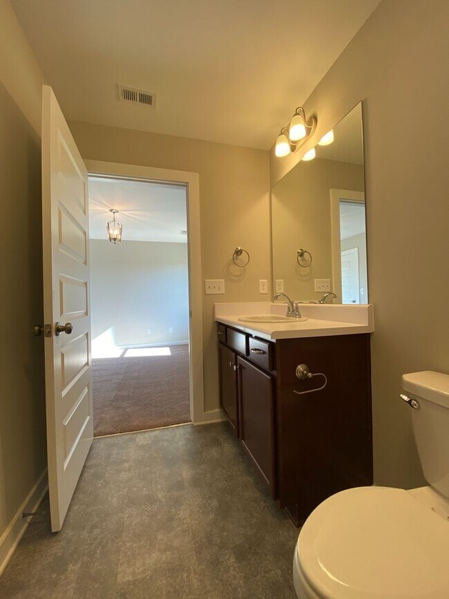 Building Photo - Beautiful home for Rent in Talladega, AL!!...