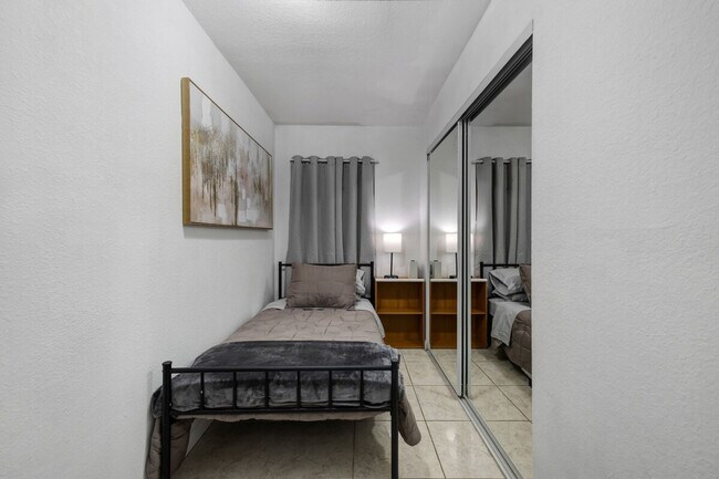 Building Photo - 5310 SW 138th Pl