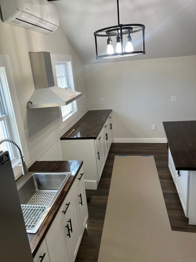 Building Photo - 22 Hemlock Trail