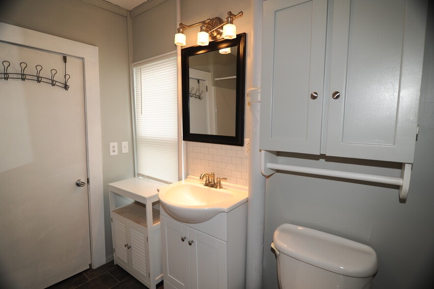 Building Photo - 375 Elm Ave