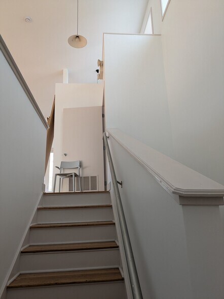 Building Photo - 3258 Gillham Rd