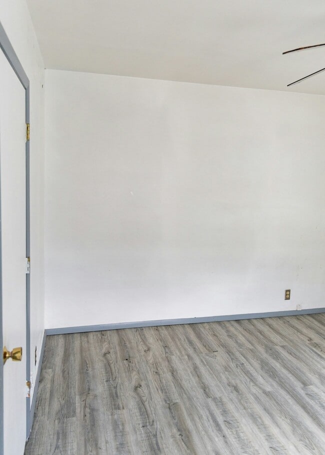 Building Photo - 3023 Parkside Ave