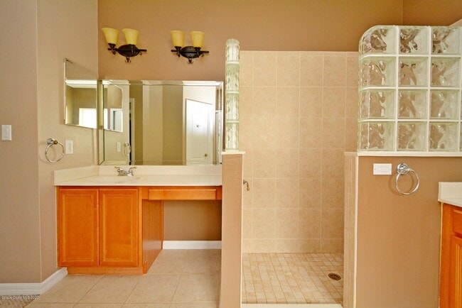 Building Photo - 820 Glen Abbey Way