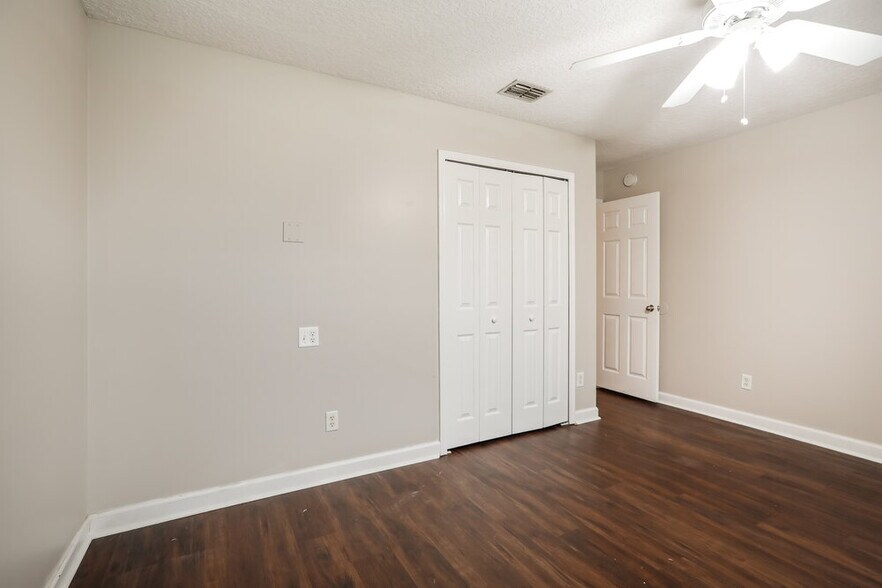 Building Photo - 299 Thornbrook Ct