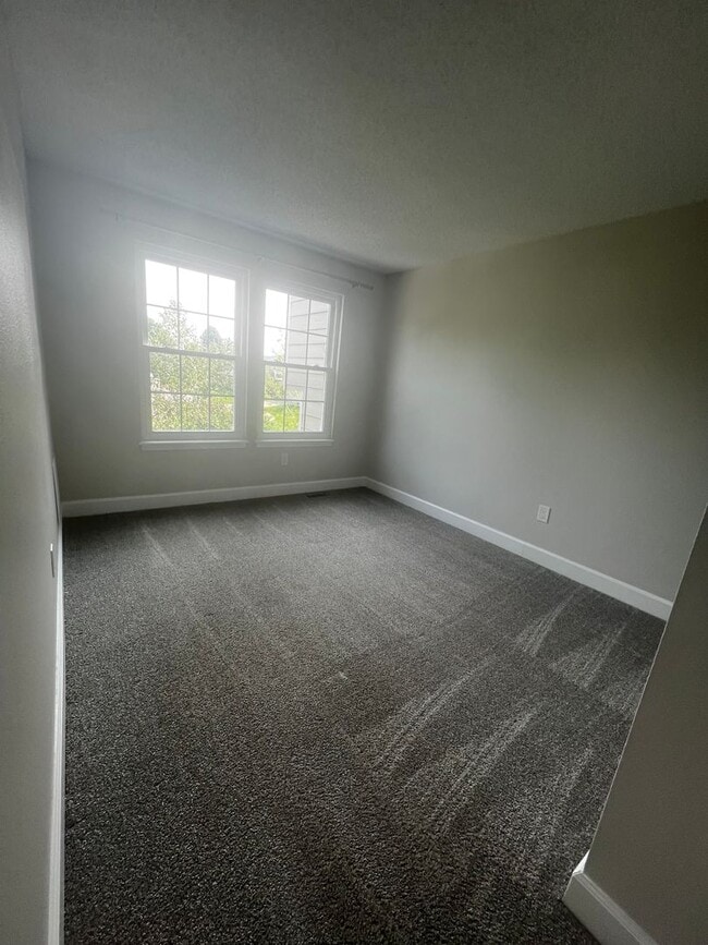 Building Photo - HALF OFF A MONTH'S RENT** -- Bright, Remod...