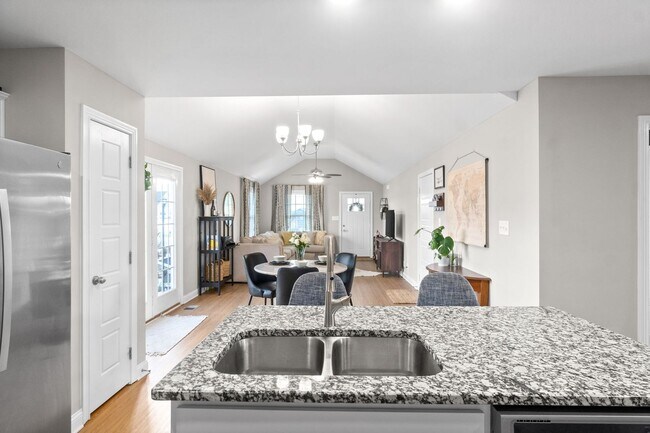 Building Photo - 601 Battery Ct