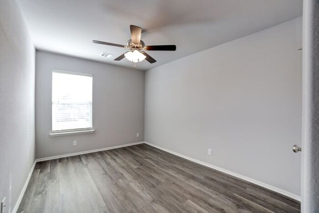 Building Photo - Brand New Luxury 4/2.5 Townhome! Move in S...