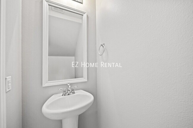 Building Photo - 16267 Silver Wing Ln