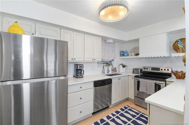 Building Photo - 1545 NE Ocean Blvd