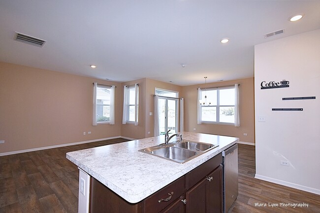 Building Photo - 325 Sussex Ln
