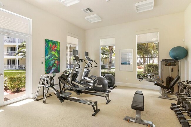 Building Photo - 315 Bay Colony Dr N