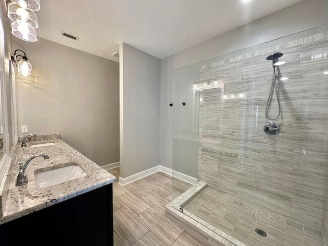 Building Photo - 5173 Lexington Crk Dr