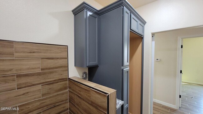 Building Photo - 125 Loma Vista Dr