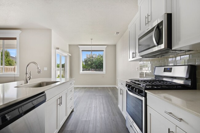 Building Photo - Discover this charming 4-bedroom, 2.5-bath...