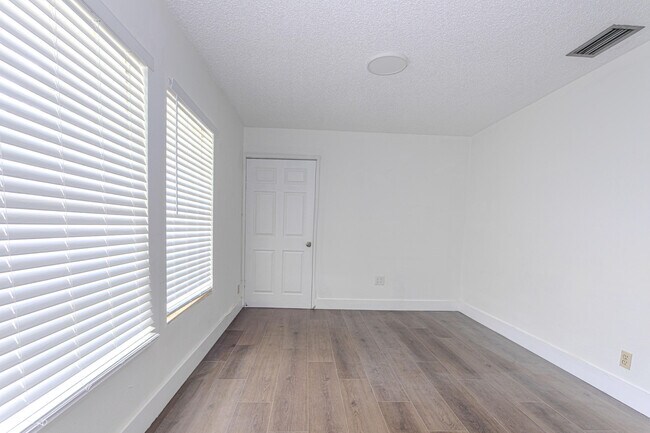 Building Photo - 175 Cape Cod Cir