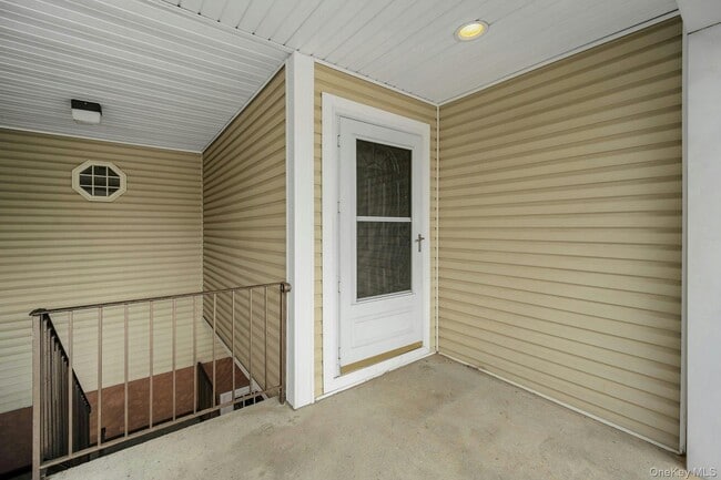 Building Photo - 115 Halstead Ave