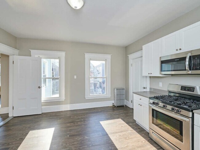 Building Photo - 357 K St